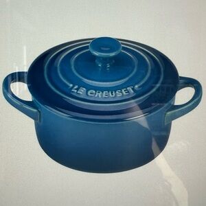 Last one !! Le Creuset Mini Round Cocottes NWT Marseille Blue 8 oz with lids x1